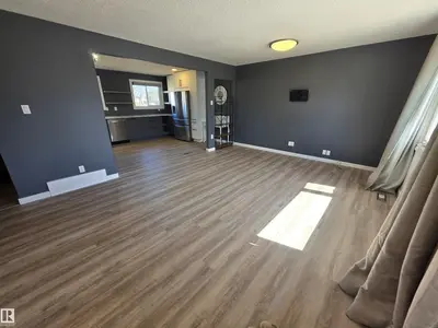 Interior photo 1 of 4924 50A AV