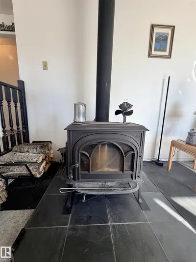 Interior photo 4 of 11002 TWP RD 562