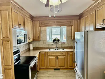 Interior photo 2 of 5302 48 AV