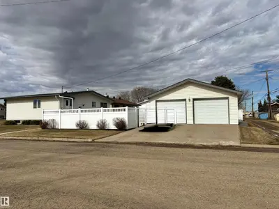 Interior photo 4 of 5302 48 AV