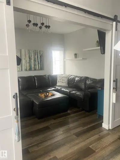 Interior photo 4 of 633 LAKESIDE PT