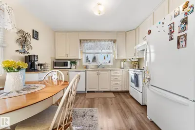 Interior photo 2 of 8214 93 AV