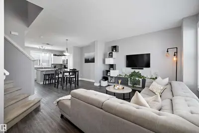 Interior photo 3 of 2107 24 ST NW