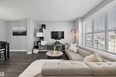 Interior photo 4 of 2107 24 ST NW