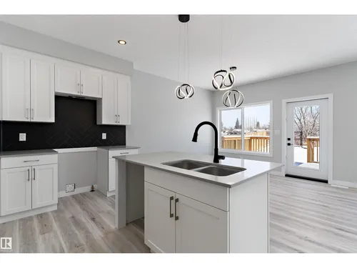 36 MAPLE CR, Gibbons - $569,900