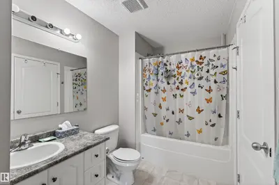 Interior photo 4 of 4410 47 AV