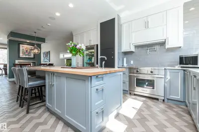 Interior photo 3 of 9629 84 AV NW