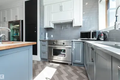 Interior photo 2 of 9629 84 AV NW