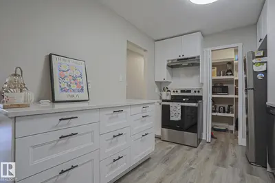 Interior photo 4 of #7 2204 118 ST NW