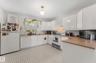 Interior photo 4 of 8759 92 AV NW