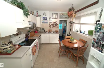 Interior photo 3 of 10026 87 AV NW