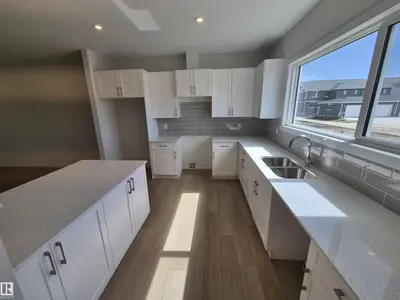 Interior photo 2 of 1086 MCLEOD AV