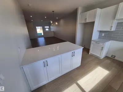 Interior photo 3 of 1086 MCLEOD AV