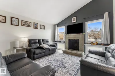 Interior photo 3 of 33 WELLINGTON CR