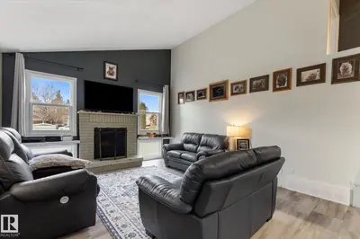 Interior photo 2 of 33 WELLINGTON CR