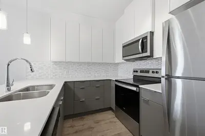 Interior photo 2 of #317 812 WELSH DR SW