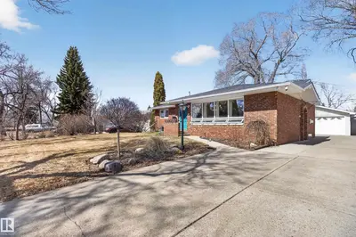 Interior photo 1 of 923 COTTONWOOD AV