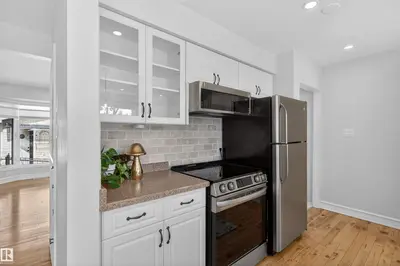 Interior photo 4 of 923 COTTONWOOD AV