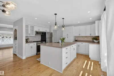 Interior photo 3 of 923 COTTONWOOD AV