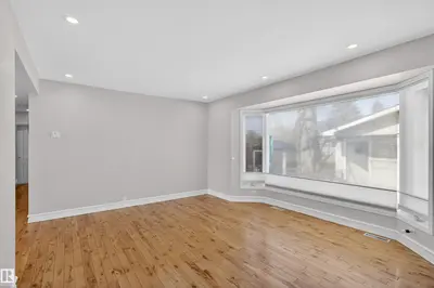 Interior photo 2 of 923 COTTONWOOD AV