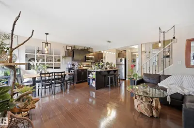 Interior photo 3 of 4 PETER ST