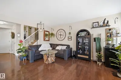 Interior photo 2 of 4 PETER ST