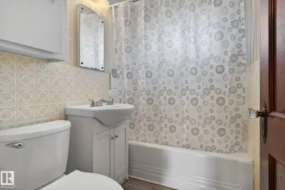 Interior photo 2 of 12230 95A ST NW