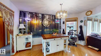 Interior photo 4 of 4035 Mackenzie AV