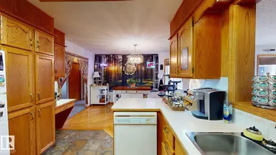 Interior photo 3 of 4035 Mackenzie AV