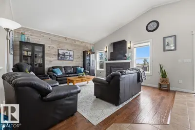 Interior photo 4 of 96 BREMNER