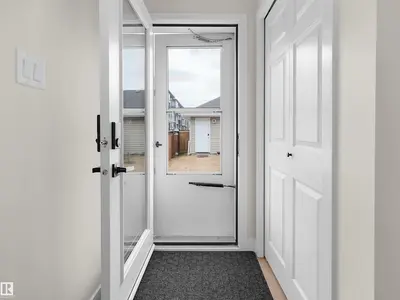 Interior photo 4 of 209 DESROCHERS BV SW