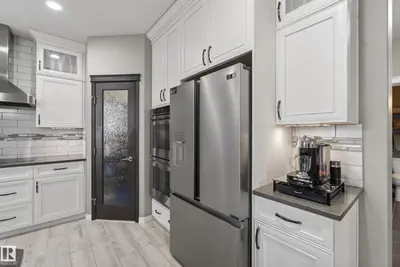 Interior photo 4 of 2110 53 ST SW