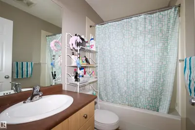 Interior photo 3 of 9913 102