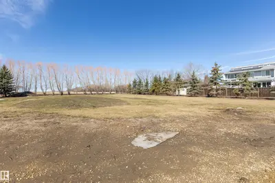 Interior photo 2 of 2B Discovery AV