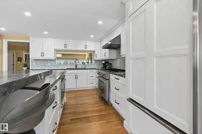 Interior photo 3 of 76 WILLOW WY NW