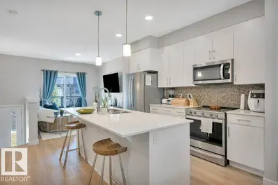 Interior photo 2 of #5 1729 KEENE CR SW