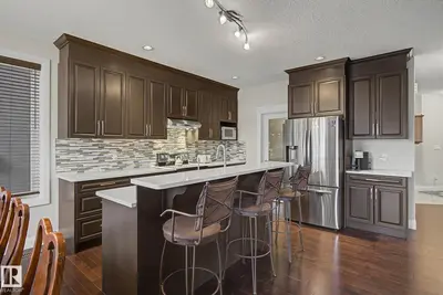 Interior photo 3 of 805 HODGINS RD NW