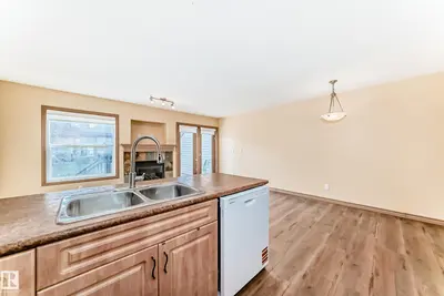 Interior photo 2 of 47 15 Woodsmere CL