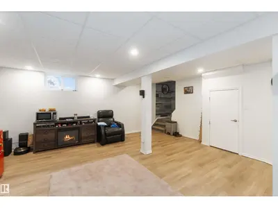Interior photo 3 of 53273 RGE ROAD 215