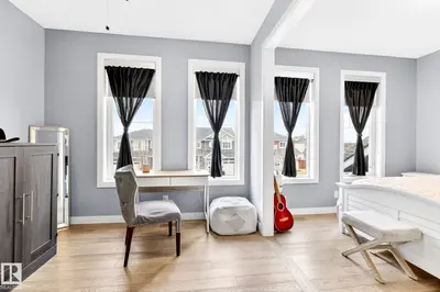 Interior photo 2 of 152 RIDEAU CR