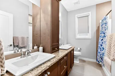 Interior photo 3 of 152 RIDEAU CR