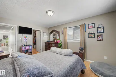 Interior photo 3 of 110 LUNNON DR