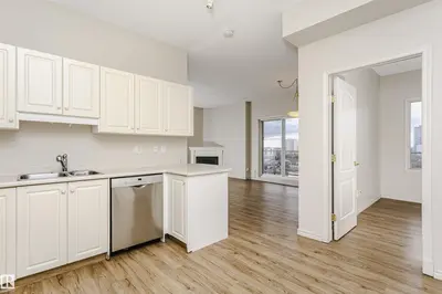 Interior photo 4 of #1701 10649 SASKATCHEWAN DR NW