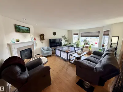 Interior photo 1 of 5614 48 AV