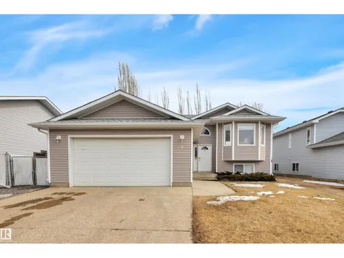 5 Parkview CR, Calmar - $474,000