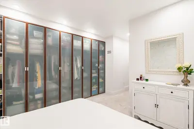 Interior photo 4 of 5016 44 Ave