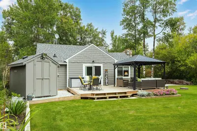 Interior photo 1 of 116 & 118 6 Street S