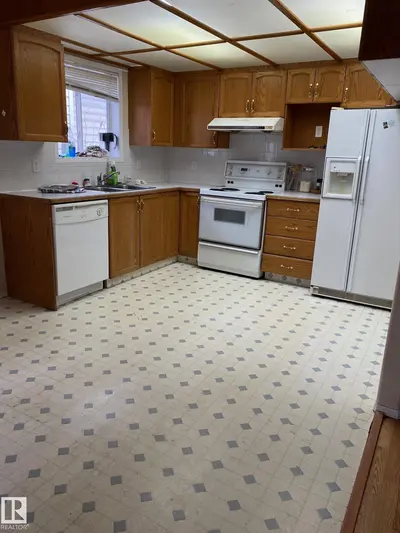 Interior photo 4 of 12005 95A ST NW