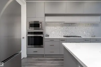 Interior photo 3 of 18 KIWYCK LI