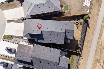 Interior photo 1 of 18 KIWYCK LI